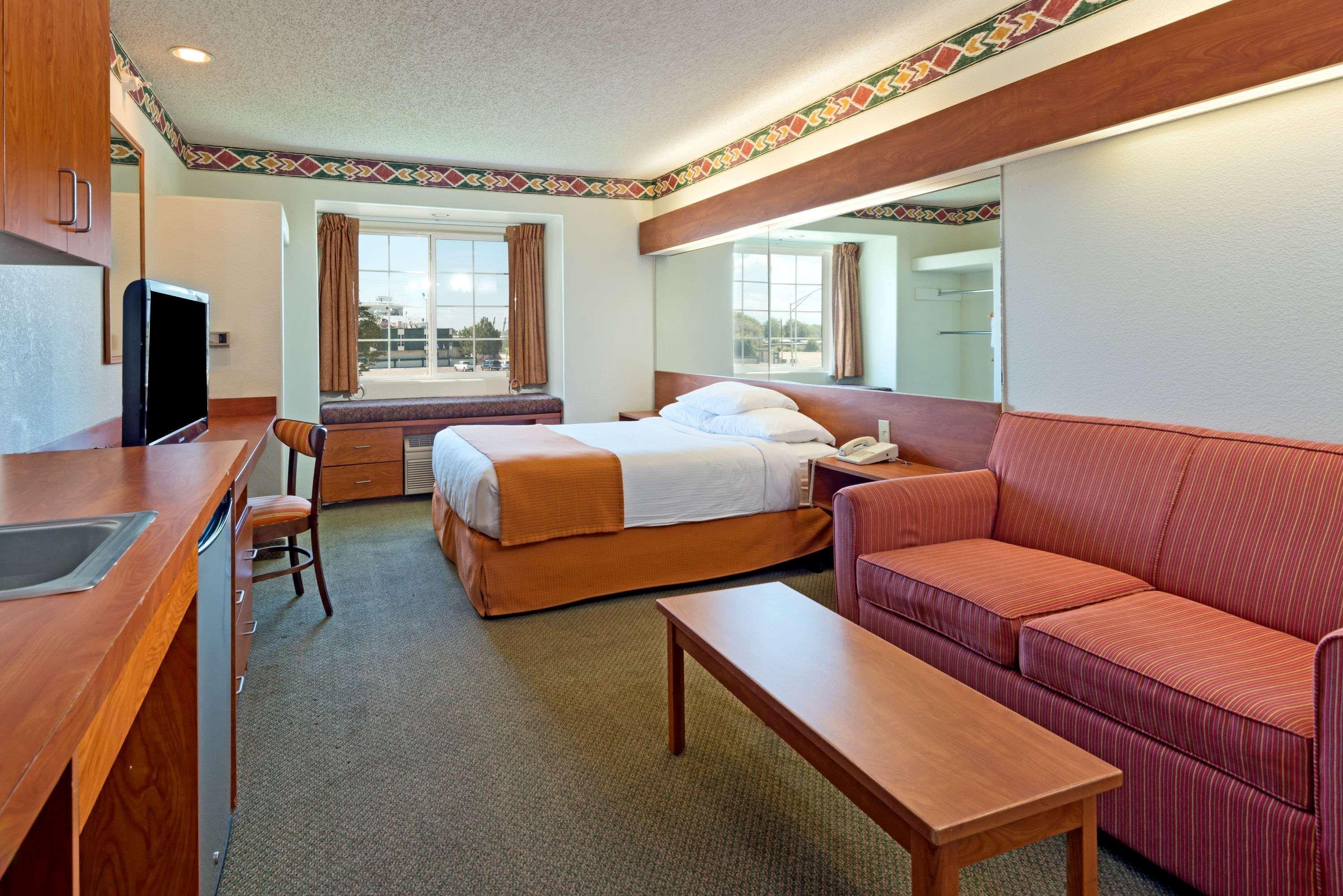 Microtel Inn And Suites Pueblo Bagian luar foto